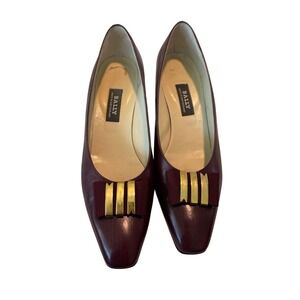 Vintage 80s Bally Pumps 9 Burgundy Leather Gold Bow Low Heel MOLIA-02 Swiss Made